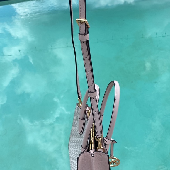 Michael Kors messenger bag - Picture 7 of 9